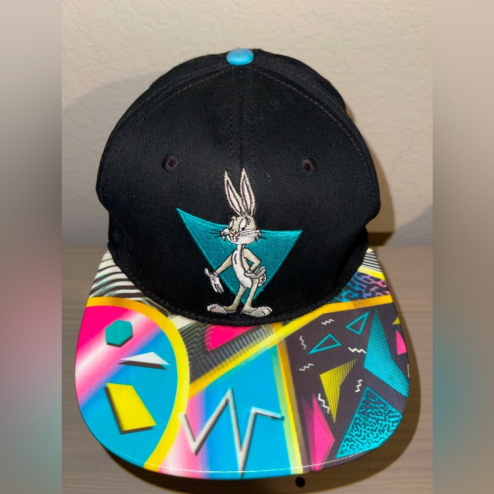 Looney Tunes WB BUGS BUNNY 90’s Vintage Look Flat Retro 3D‎ Bill Multi Color